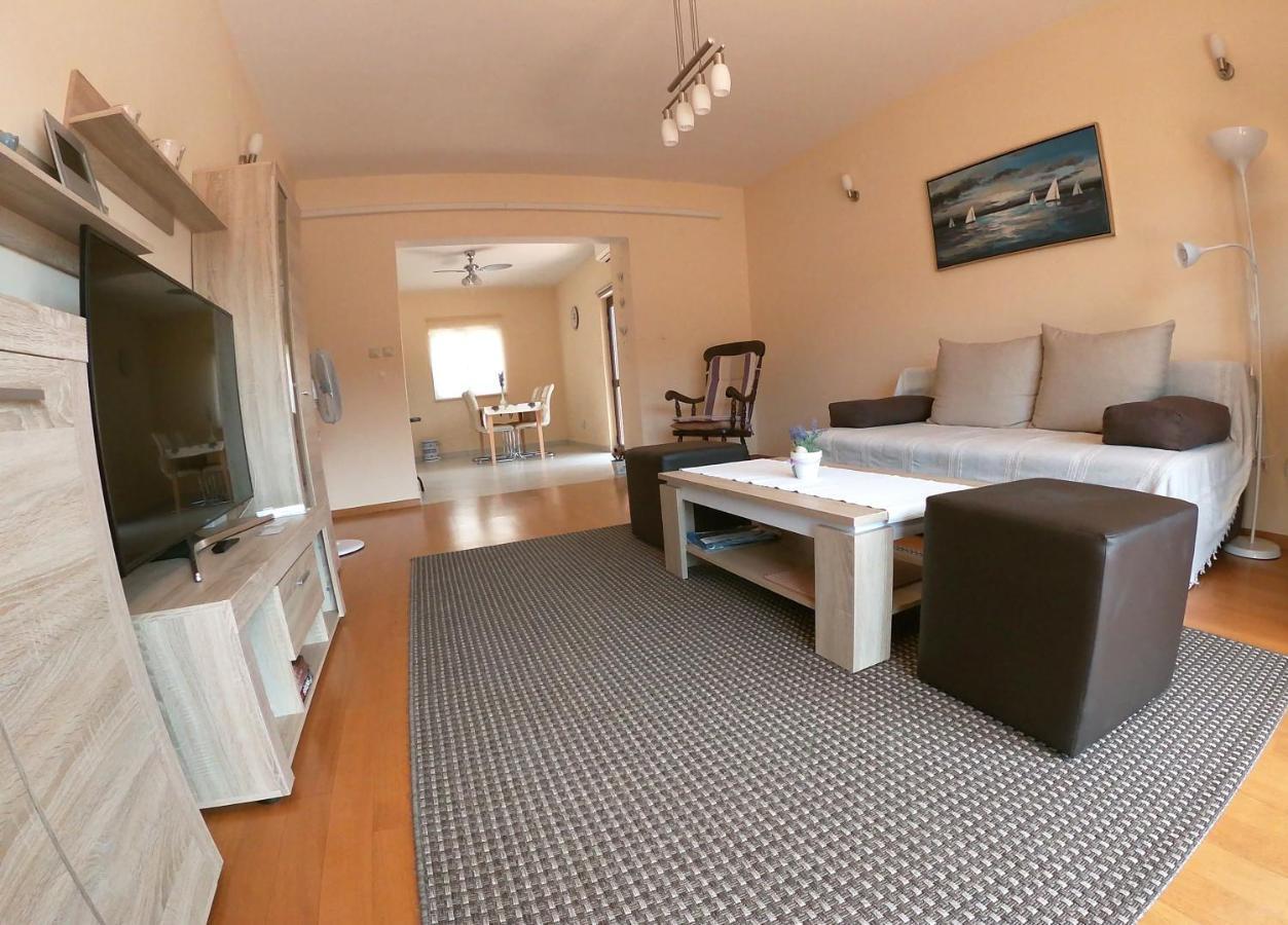 Apartmani Roic สตารีกราด ภายนอก รูปภาพ